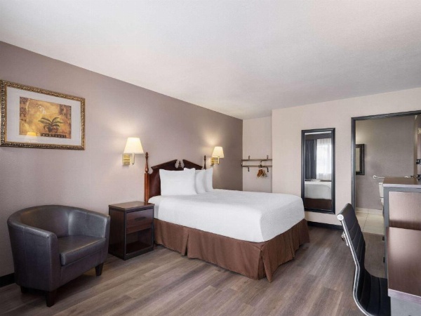 Travelodge by Wyndham Tucson AZ image 16