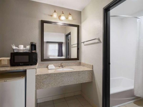 Travelodge by Wyndham Tucson AZ image 20