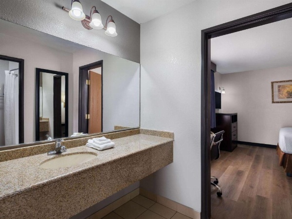Travelodge by Wyndham Tucson AZ image 21