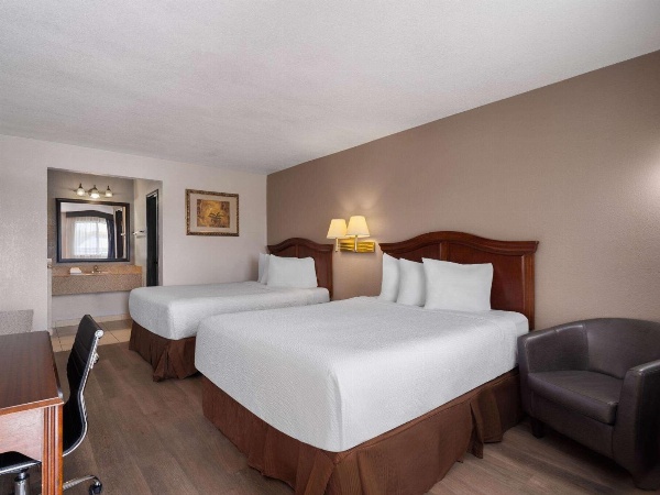 Travelodge by Wyndham Tucson AZ image 3