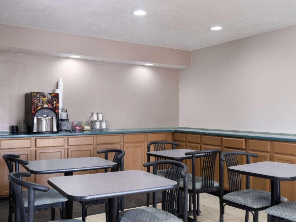 Travelodge by Wyndham Tucson AZ image 6