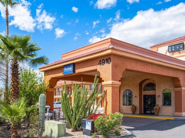Travelodge by Wyndham Tucson AZ image 7