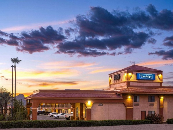 Travelodge by Wyndham Tucson AZ image 9